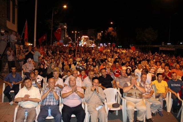 Meydanlar doldu, nöbet sabaha kadar sürdü 74
