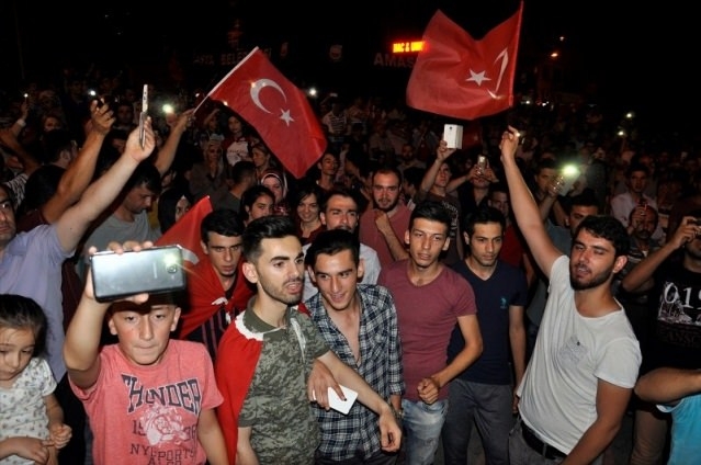 Meydanlar doldu, nöbet sabaha kadar sürdü 75