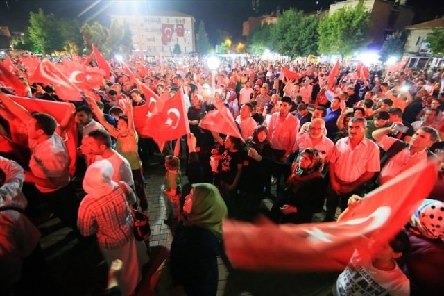 Meydanlar doldu, nöbet sabaha kadar sürdü 79