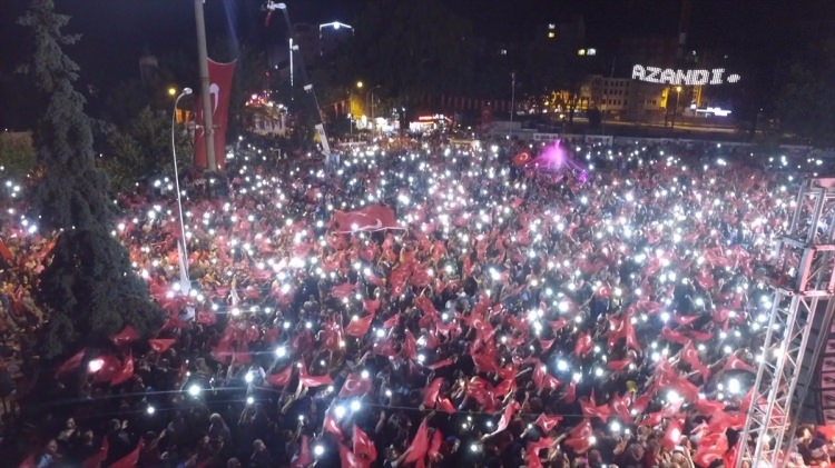 Meydanlar doldu, nöbet sabaha kadar sürdü 8