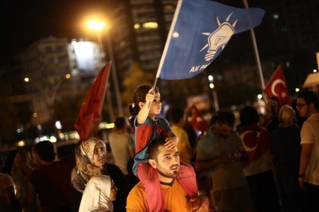 Meydanlar doldu, nöbet sabaha kadar sürdü 85