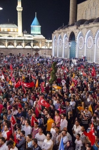 Meydanlar doldu, nöbet sabaha kadar sürdü 87