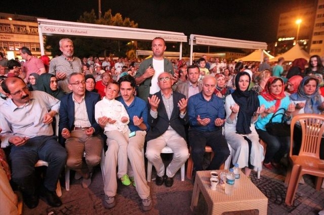 Meydanlar doldu, nöbet sabaha kadar sürdü 89