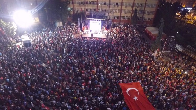 Meydanlar doldu, nöbet sabaha kadar sürdü 9