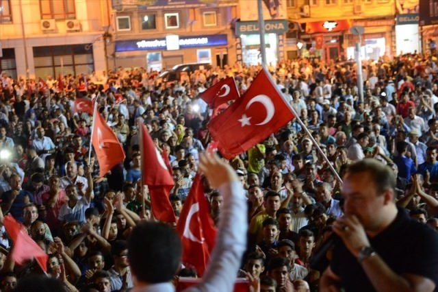 Meydanlar doldu, nöbet sabaha kadar sürdü 91