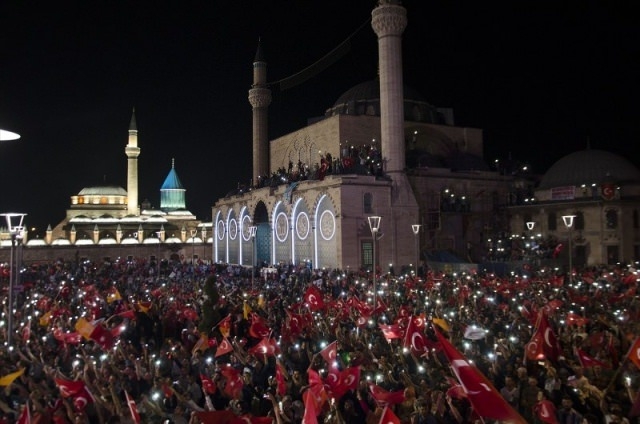Meydanlar doldu, nöbet sabaha kadar sürdü 92
