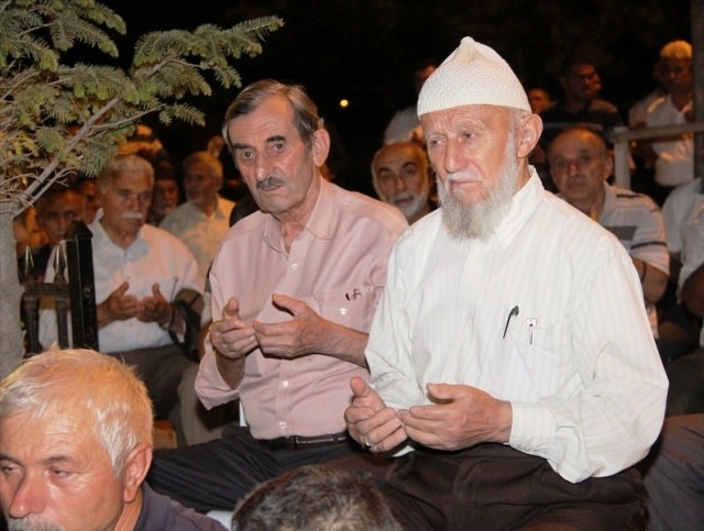 Meydanlar doldu, nöbet sabaha kadar sürdü 93