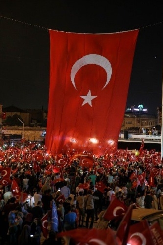 Meydanlar doldu, nöbet sabaha kadar sürdü 97