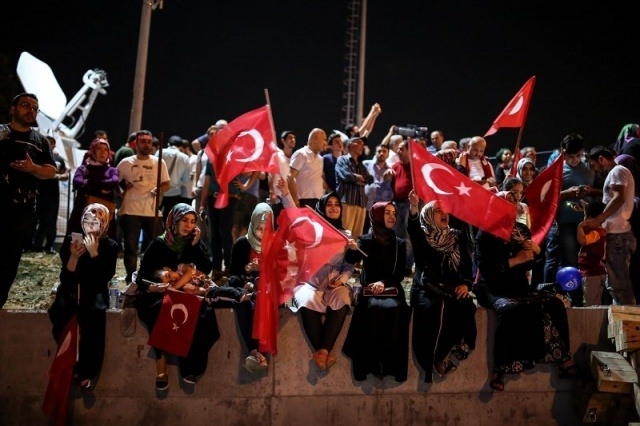 Meydanlar doldu, nöbet sabaha kadar sürdü 98