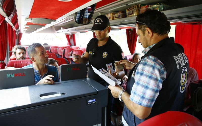 Her yerde 'Darbeci askerleri' arıyorlar! 29