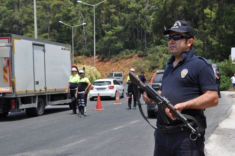 Her yerde 'Darbeci askerleri' arıyorlar! 37