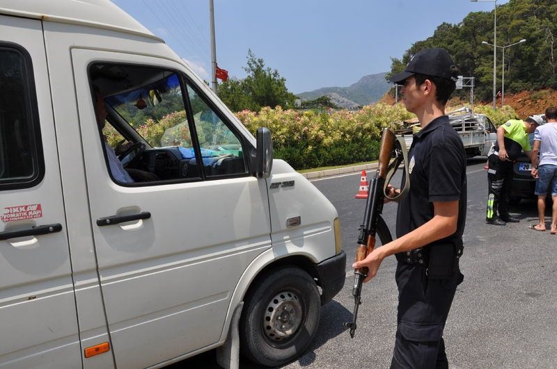 Her yerde 'Darbeci askerleri' arıyorlar! 43