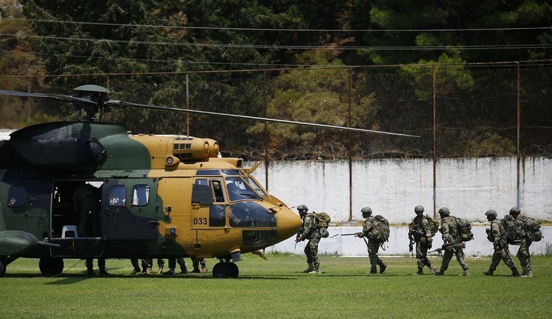 Her yerde 'Darbeci askerleri' arıyorlar! 5