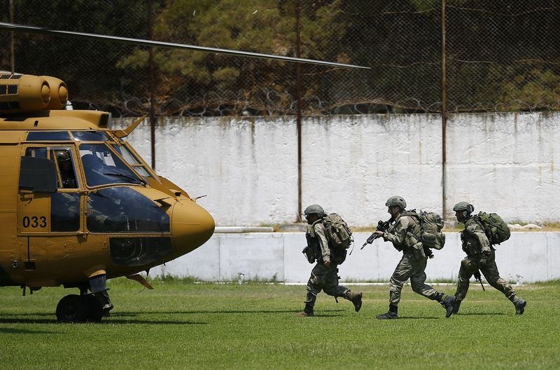 Her yerde 'Darbeci askerleri' arıyorlar! 6