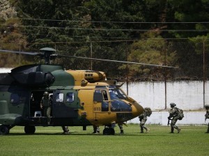 Her yerde 'Darbeci askerleri' arıyorlar!