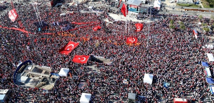 Taksim'de demokrasi mitingi 3