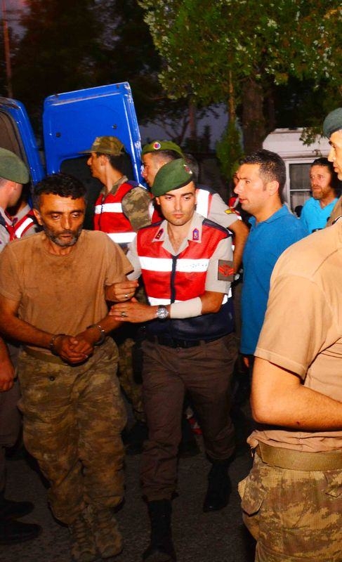 FETÖ'cü hainlerin cephaneleri ele geçirildi 15