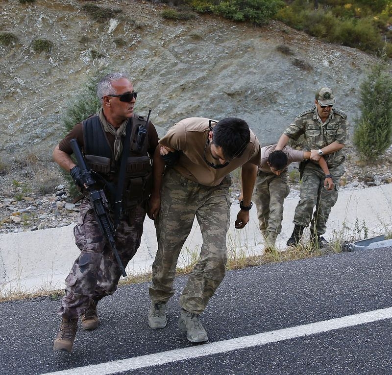 FETÖ'cü hainlerin cephaneleri ele geçirildi 25