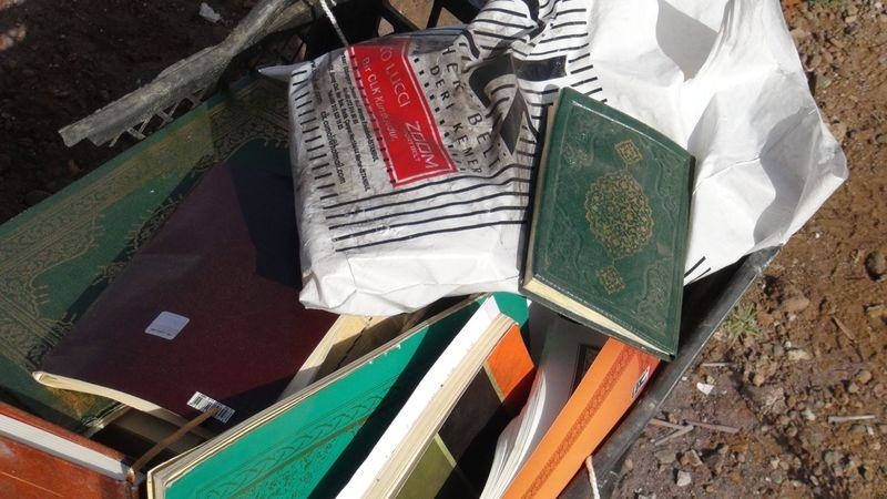 FETÖ'cü darbeciler Kur'an-ı bile yerlere atmış! 25