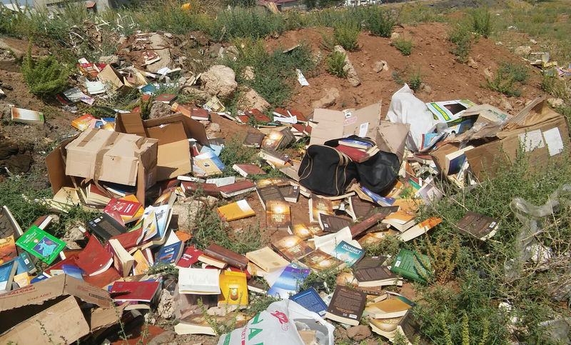 FETÖ'cü darbeciler Kur'an-ı bile yerlere atmış! 26