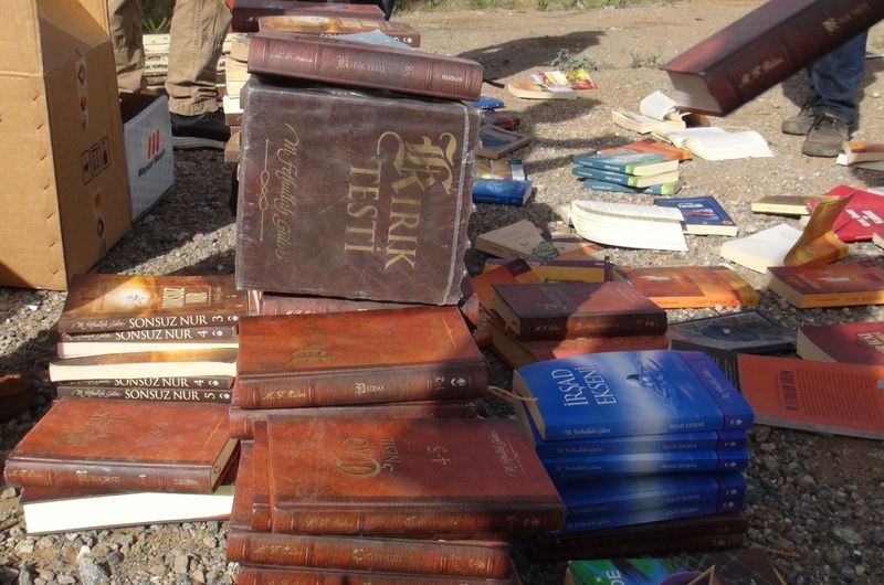 FETÖ'cü darbeciler Kur'an-ı bile yerlere atmış! 28