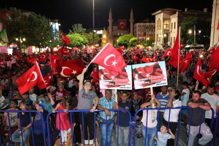 Meydanların en dikkat çeken pankartları 101