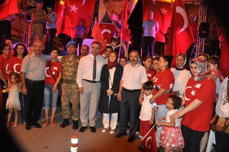 Meydanların en dikkat çeken pankartları 103