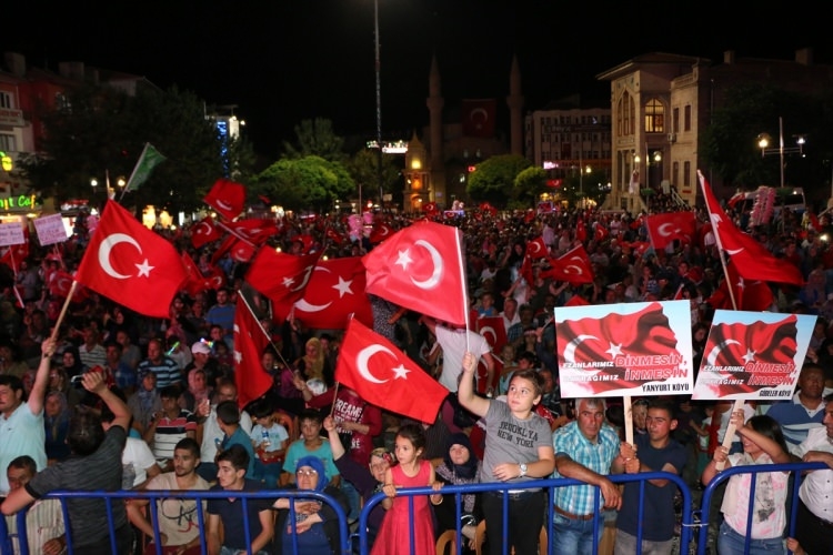 Meydanların en dikkat çeken pankartları 107