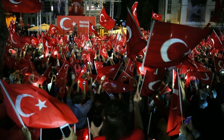 Meydanların en dikkat çeken pankartları 108