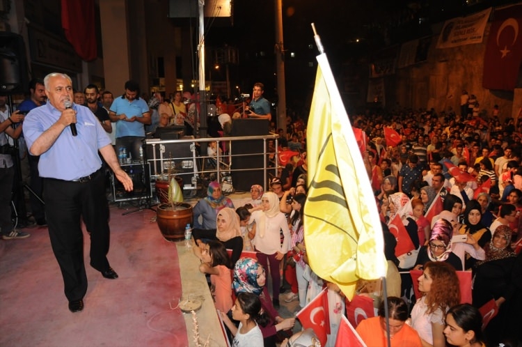 Meydanların en dikkat çeken pankartları 110