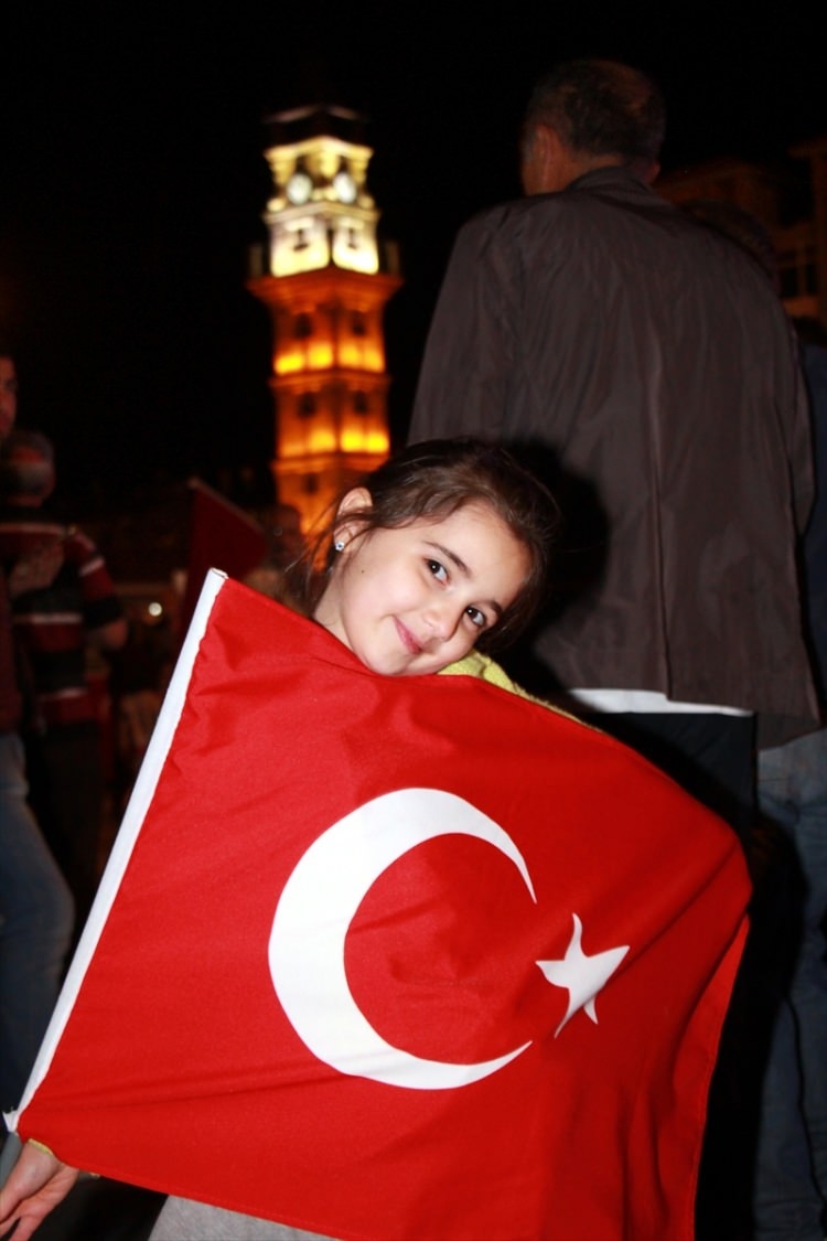 Meydanların en dikkat çeken pankartları 112