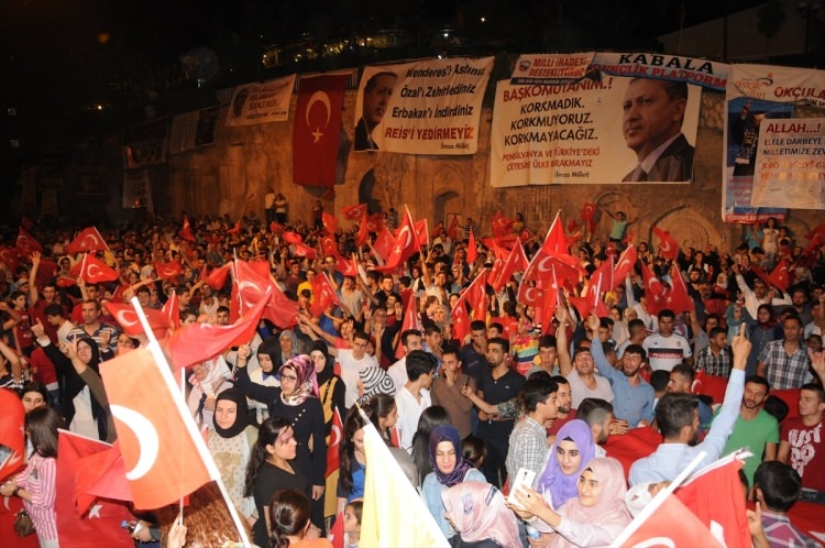 Meydanların en dikkat çeken pankartları 114