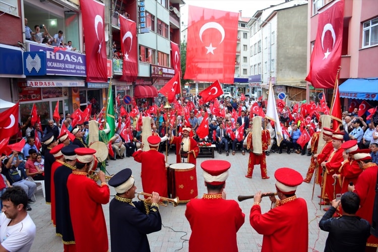 Meydanların en dikkat çeken pankartları 118