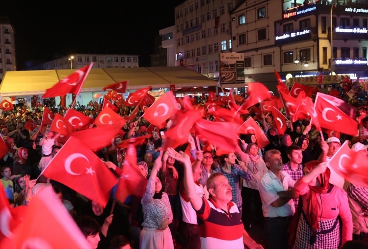 Meydanların en dikkat çeken pankartları 124