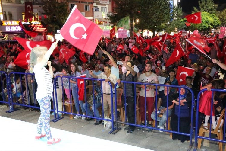 Meydanların en dikkat çeken pankartları 126