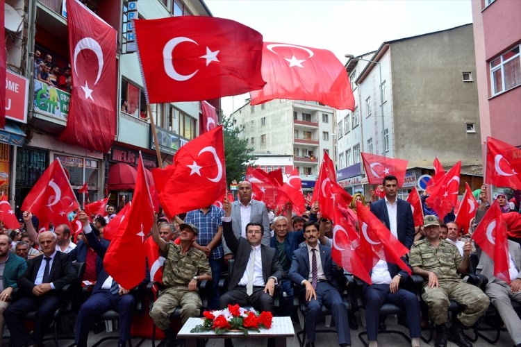 Meydanların en dikkat çeken pankartları 128