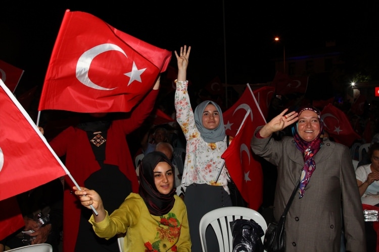 Meydanların en dikkat çeken pankartları 131