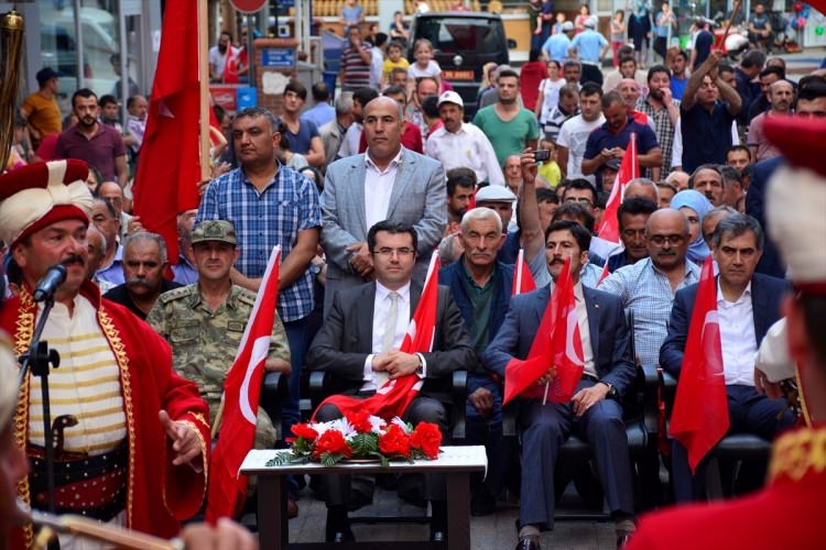 Meydanların en dikkat çeken pankartları 132