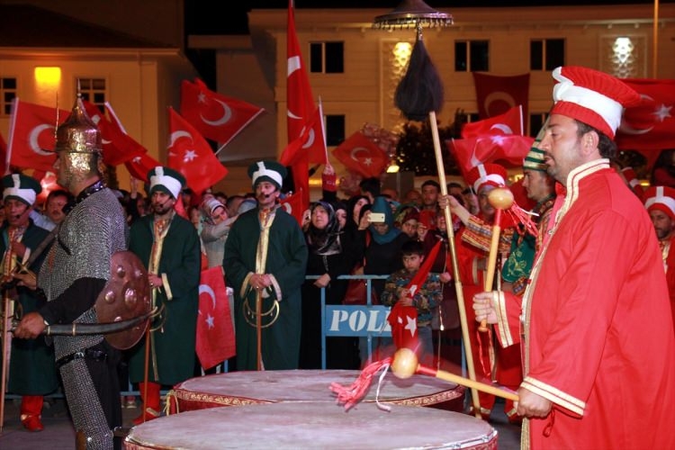 Meydanların en dikkat çeken pankartları 134