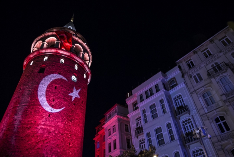 Meydanların en dikkat çeken pankartları 135