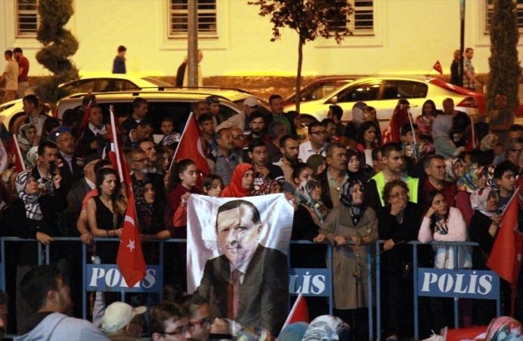 Meydanların en dikkat çeken pankartları 136