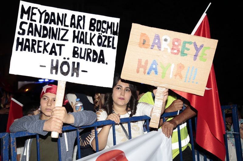 Meydanların en dikkat çeken pankartları 14