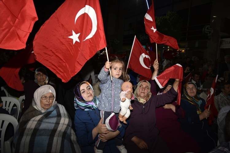 Meydanların en dikkat çeken pankartları 142