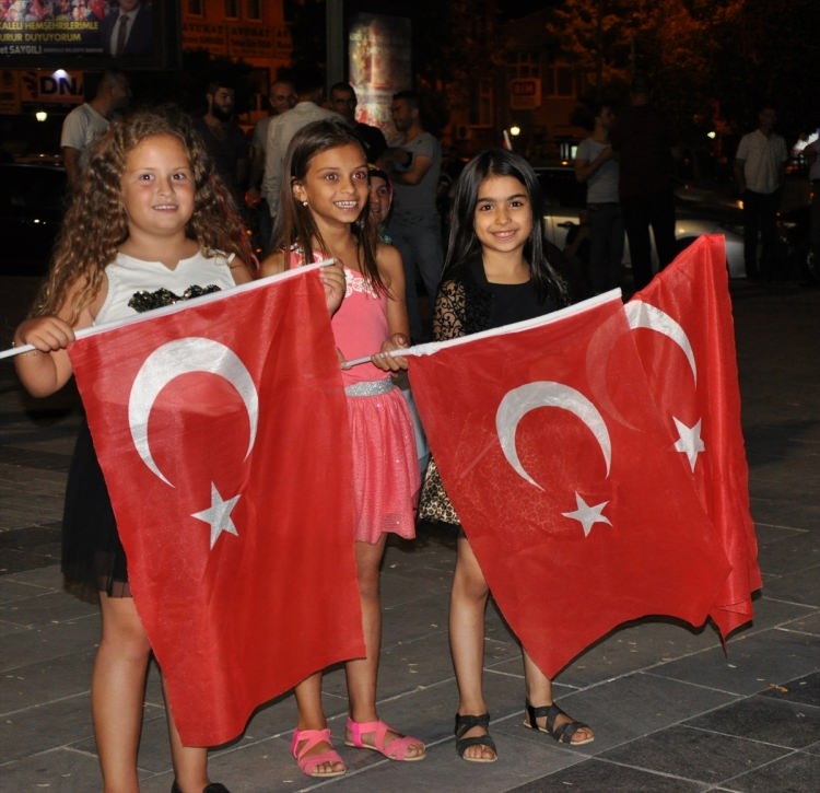 Meydanların en dikkat çeken pankartları 143