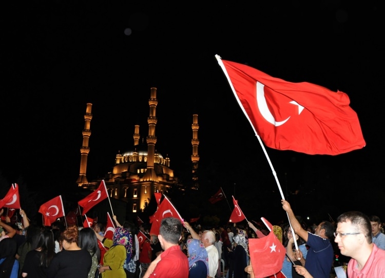 Meydanların en dikkat çeken pankartları 144