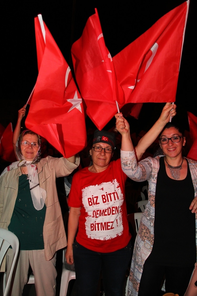 Meydanların en dikkat çeken pankartları 146