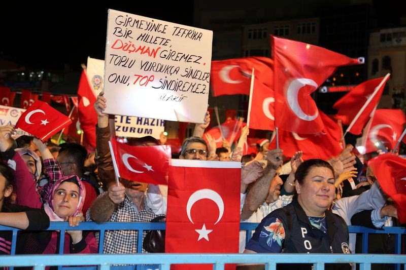 Meydanların en dikkat çeken pankartları 18