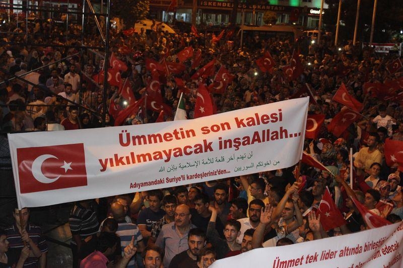 Meydanların en dikkat çeken pankartları 24