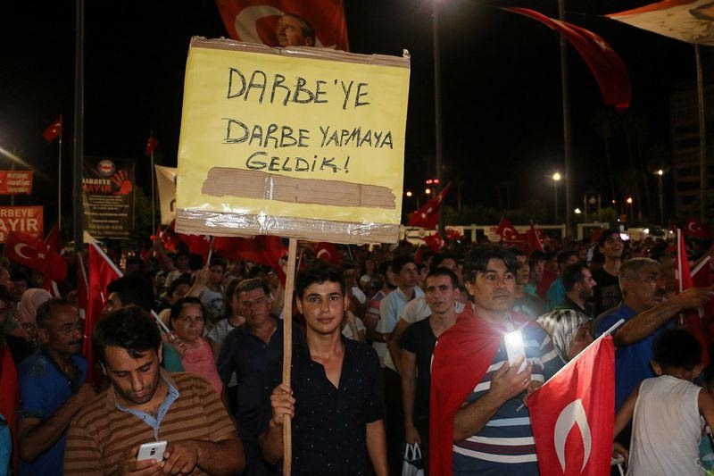 Meydanların en dikkat çeken pankartları 33