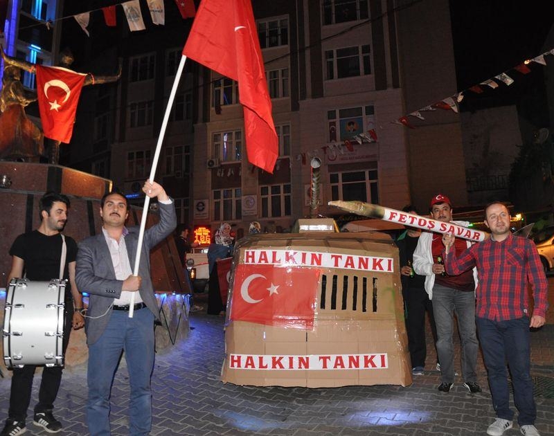 Meydanların en dikkat çeken pankartları 36